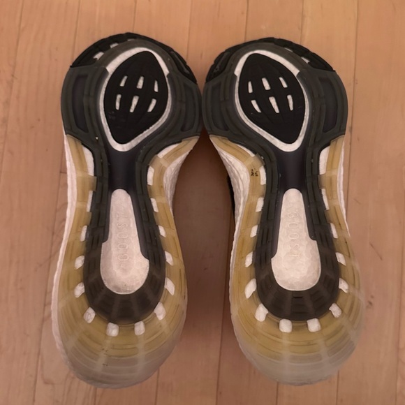 Adidas UltraBoost 22, Men’s size 11 - Picture 4 of 4